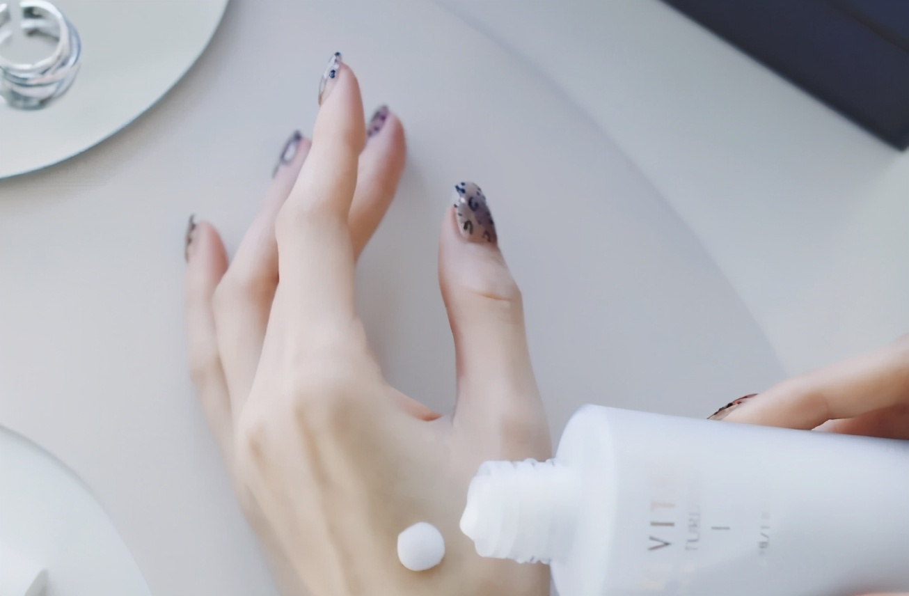 5款适合中老年皮肤用的水乳，大牌中的平价款，滋润不油腻