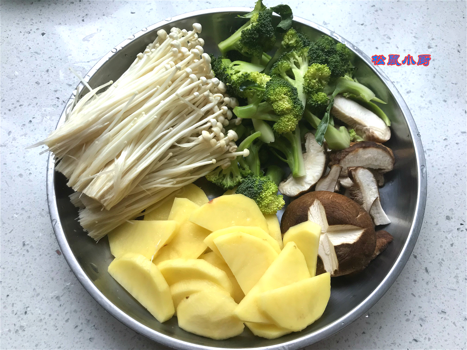 教你一个麻辣烫的做法,最好吃的麻辣烫做法和配方