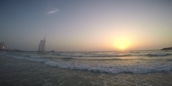 迪拜是个沙漠城市为什么那么有钱,迪拜四大土豪城市