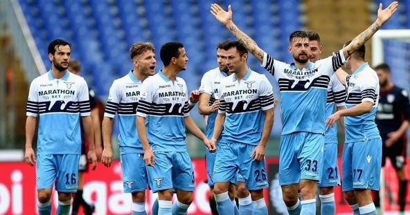 球场演戏？欧联杯诡异进球：后卫和门将演绎“扣篮式”乌龙