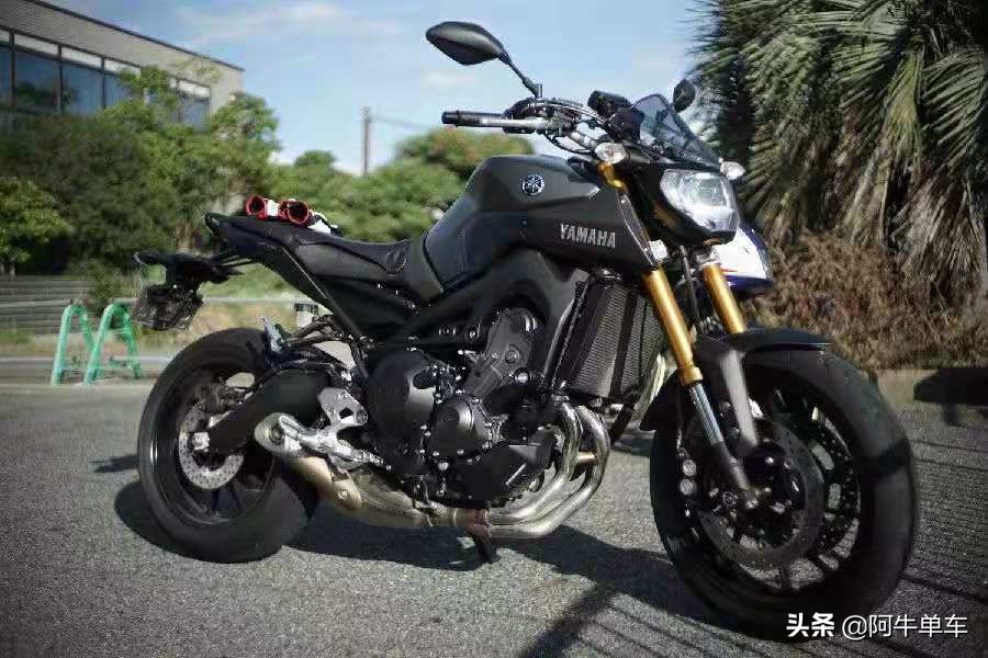 雅马哈mt09暴力驾驶大片,西装暴徒雅马哈mt09