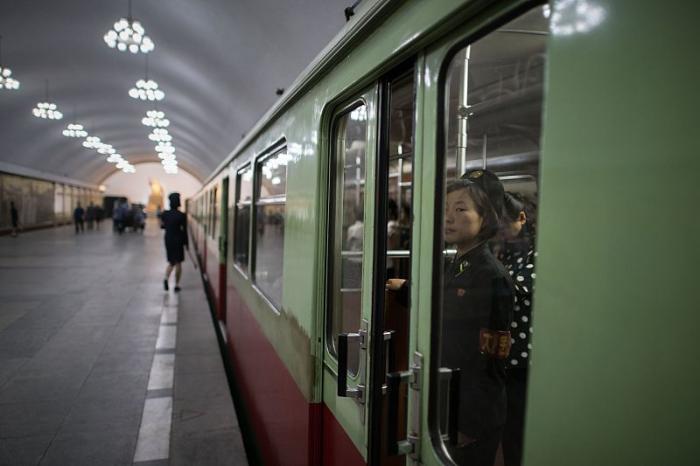 朝鲜地铁是最好的窗口吗,外国人看朝鲜地铁视频