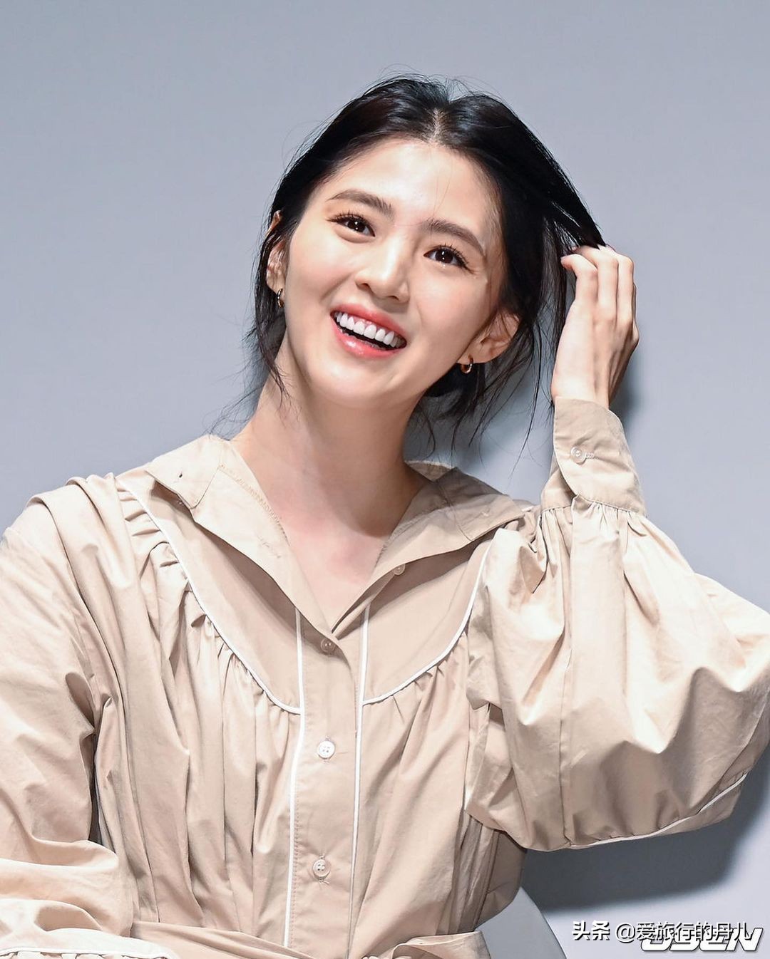 深咖t恤连衣裙韩素希,韩国女星韩素希侧脸