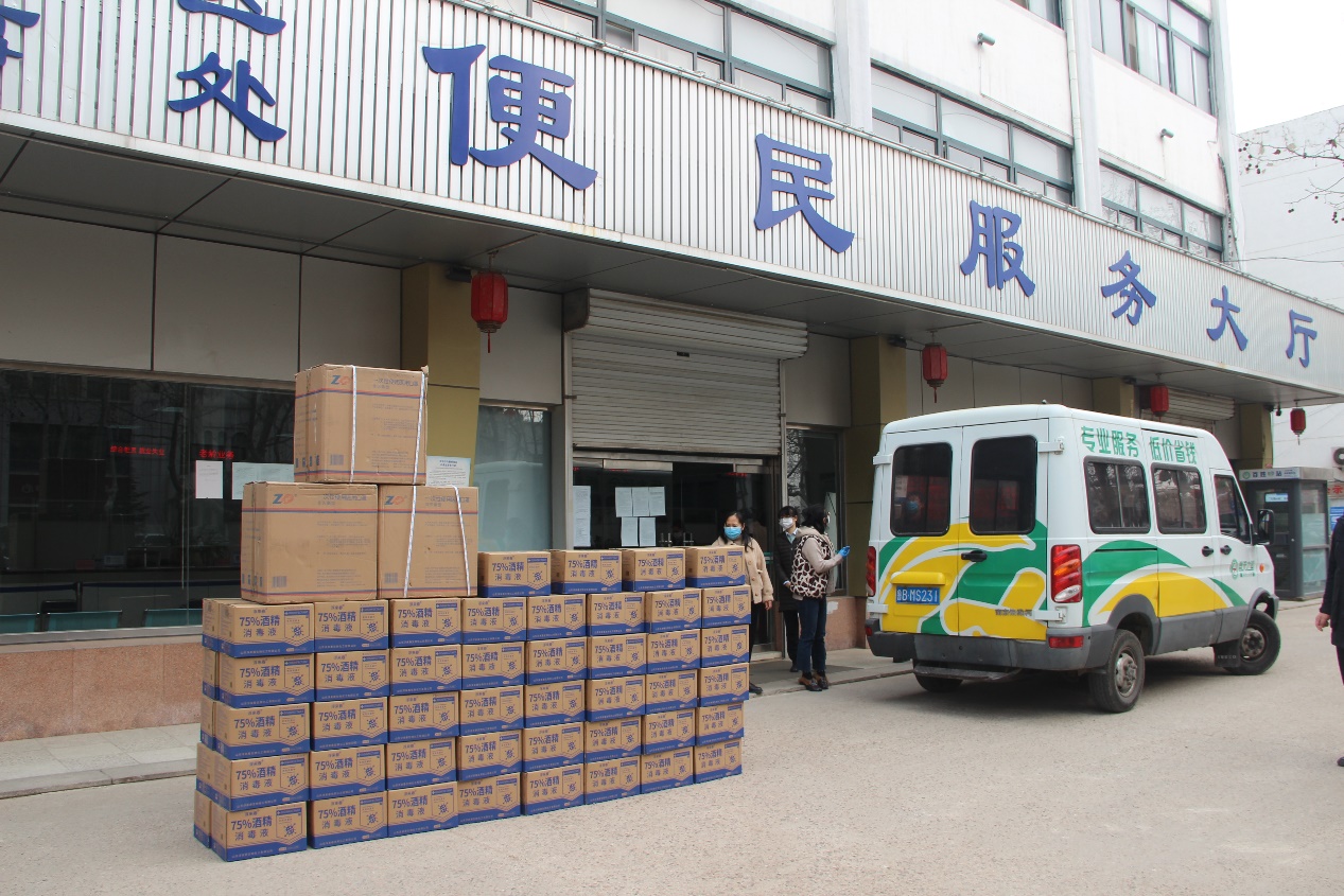 疫情无情人有情众志成城共渡难关,众志成城抗击疫情全员配合做核酸