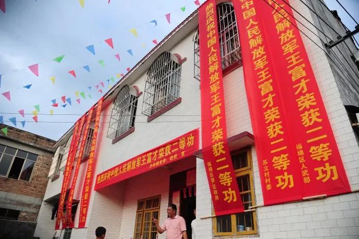 喜报我县两名现役军人荣获三等功,南陵县三等功现役军人送喜报