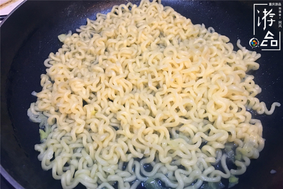 方便面碎渣的做法大全,碎了的方便面怎么弄好吃