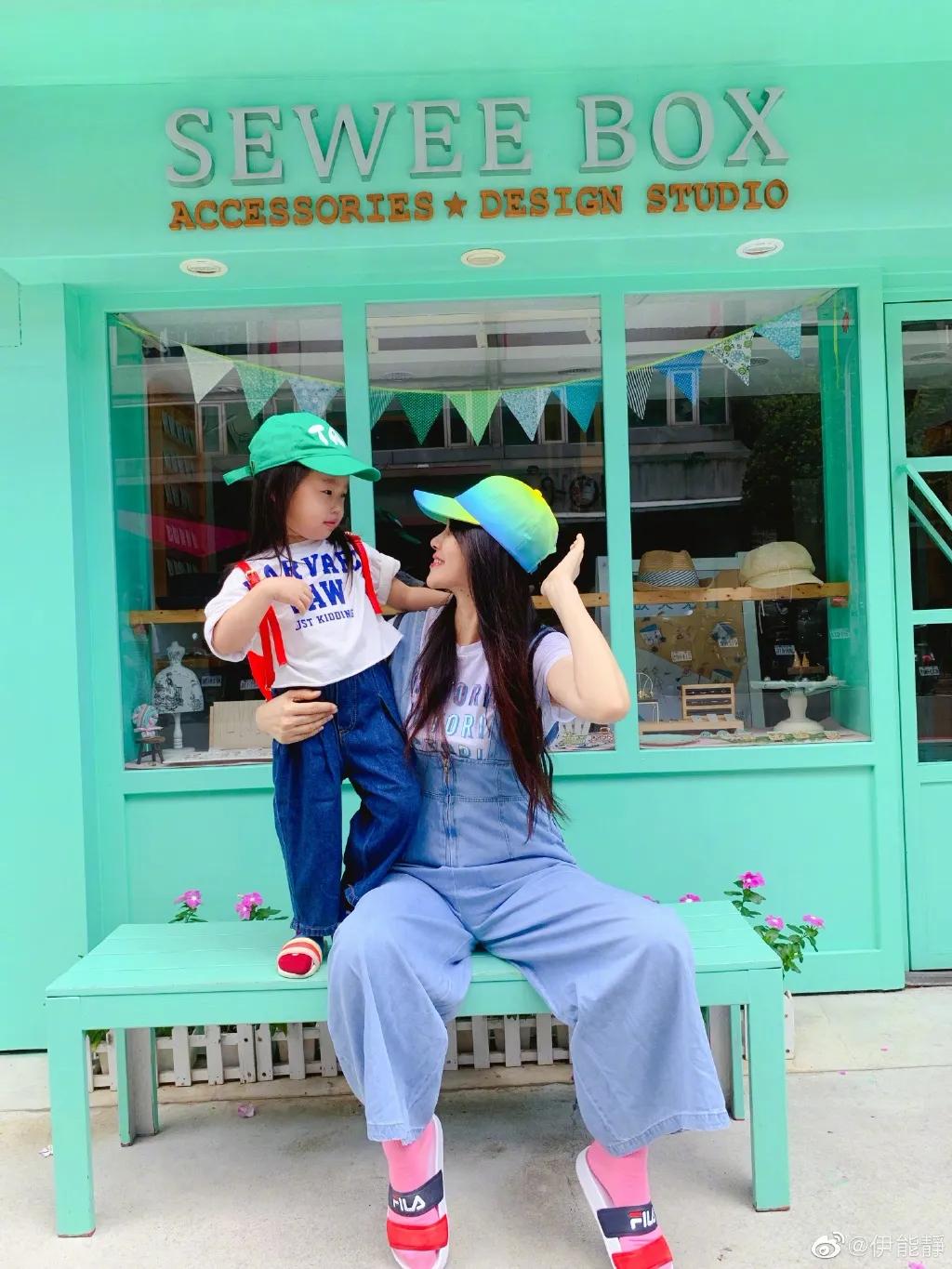 伊能静为什么叫56岁阿姨,52岁的伊能静打扮成00后少女