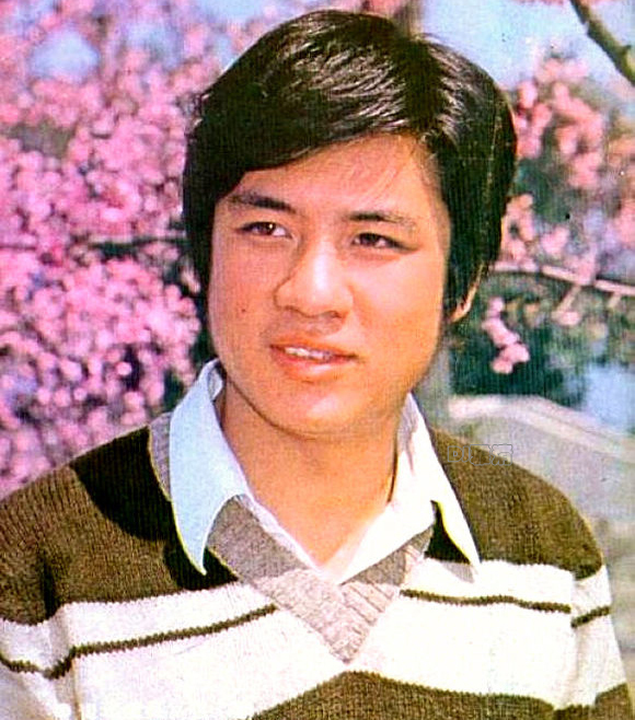 罕见老照片80年代男星,80岁老戏骨全部照片