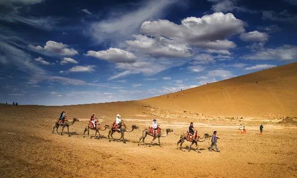 甘肃敦煌什么地方有沙金,敦煌莫高窟在甘肃的什么地方