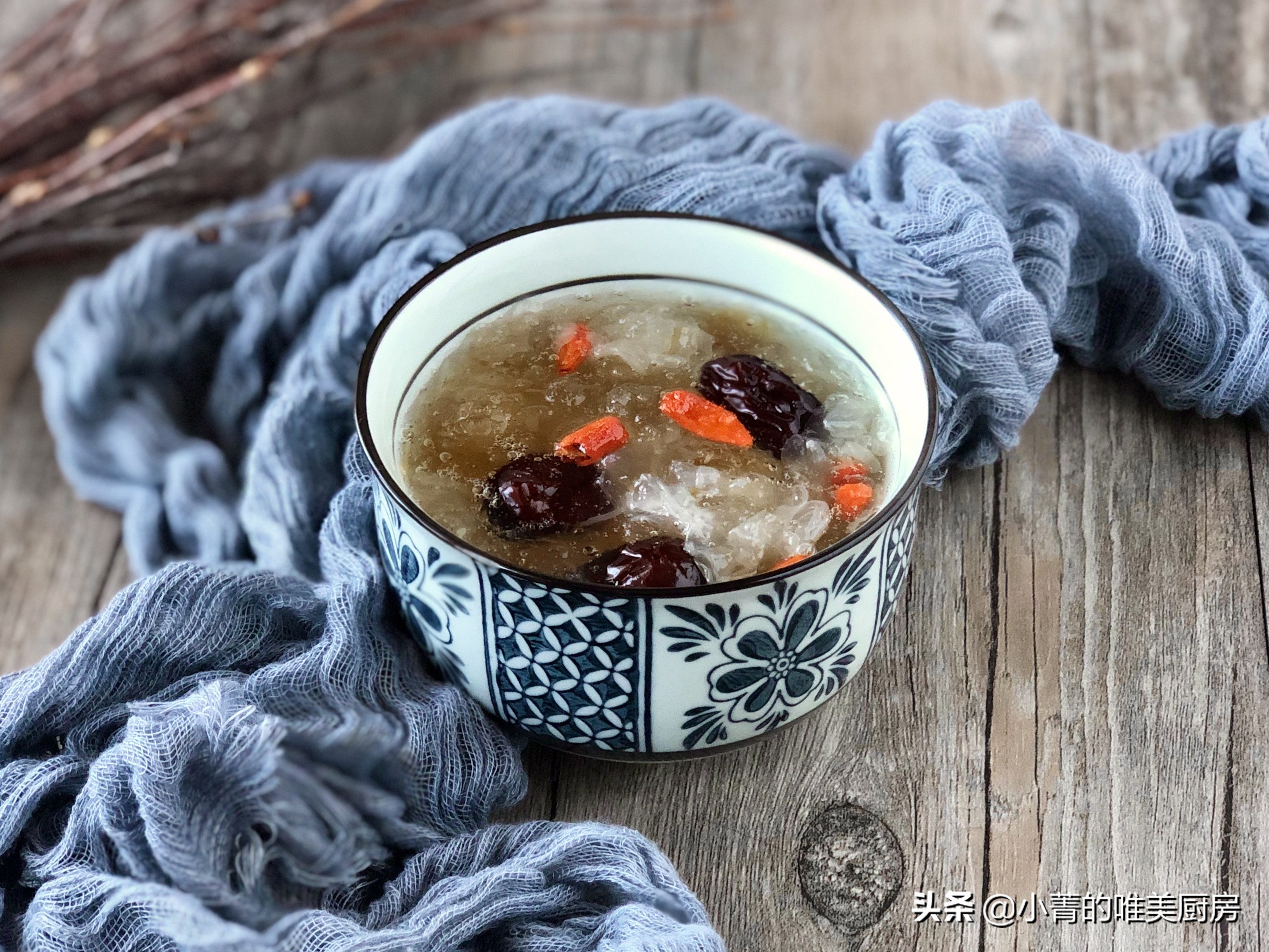 桃胶皂角米雪燕羹满满的胶原蛋白,桃胶皂角米雪燕羹图片