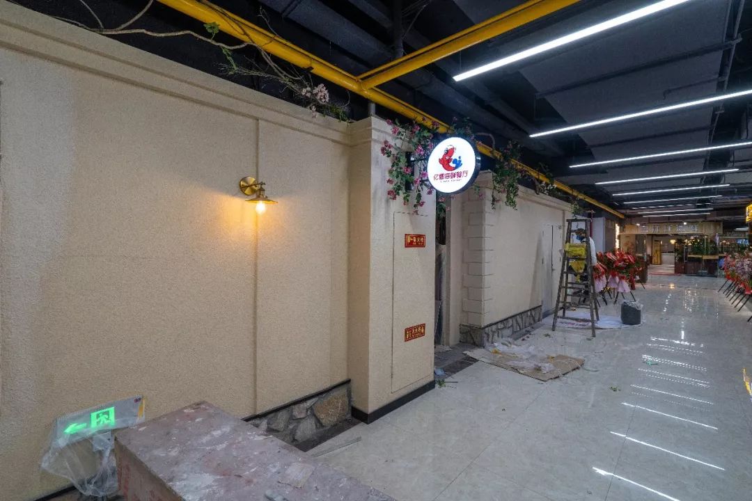 杭州涌金广场多次转型，联手近江海鲜城满血复活，杭州吃货必打卡