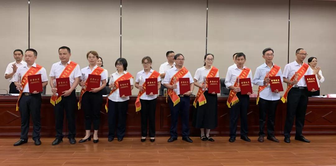 弘扬抗疫精神同心共抗疫情,医师节弘扬抗疫精神护佑人民健康