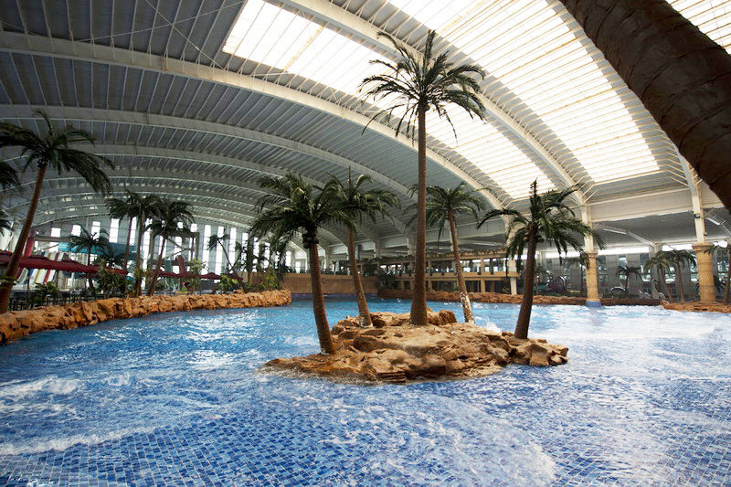 好似北京闹市中的瑶池仙境，使紧张的神经放松，运河苑温泉水世界