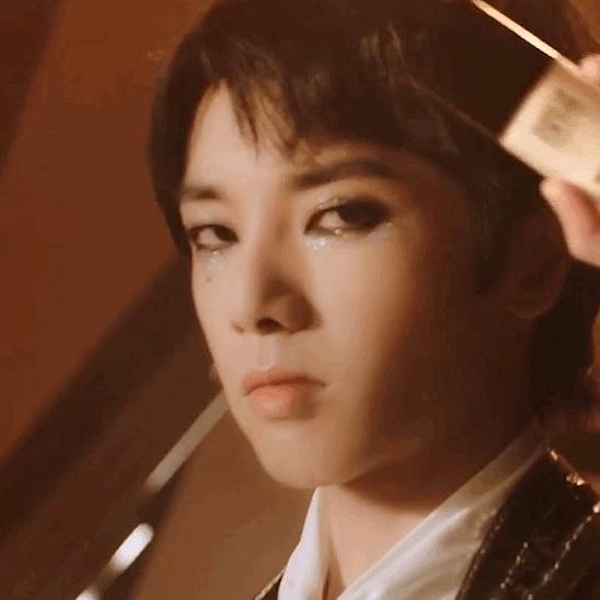 帝师华晨宇烟熏妆,华晨宇烟熏妆小哪吒