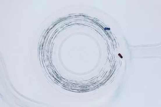 冬天最有意思的事情之一，开着宝马在-30℃冰面漂移