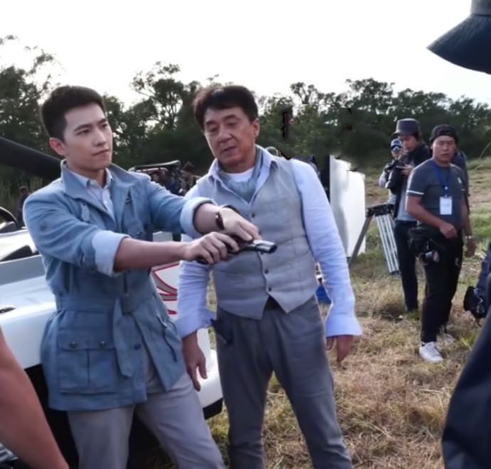 成龙洪金宝这段对白看哭了多少人,洪金宝成龙纷纷落泪