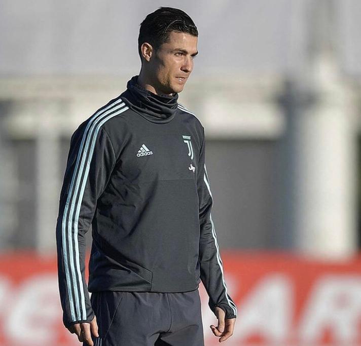 伊布与c罗的巅峰对决,伊布第三次战胜c罗