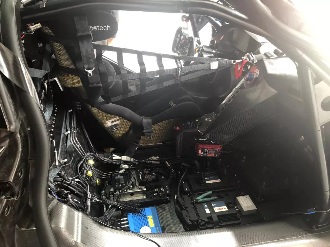 摸进韩寒的P房，看看民用车和赛车保养到底有什么区别？