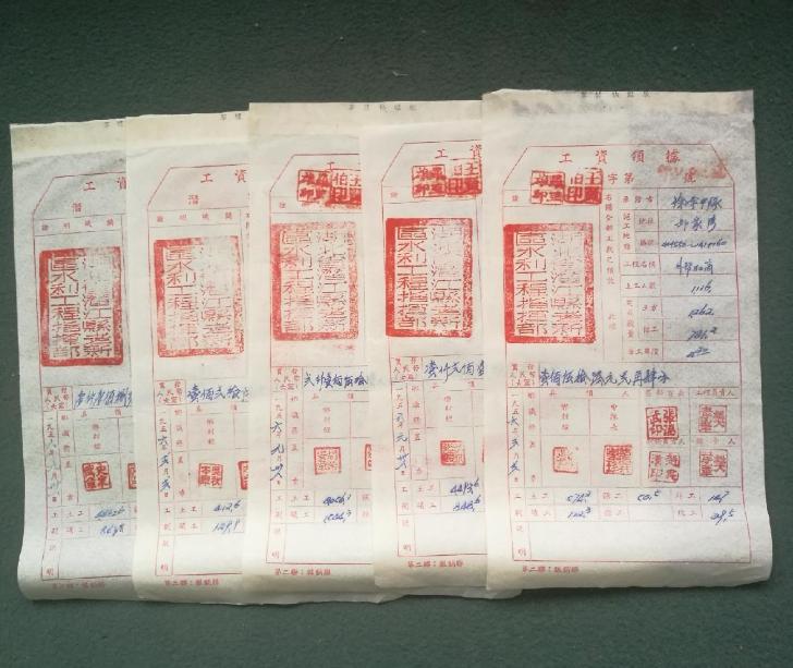 毛主席月薪多少？多次带头降低工资，还提议自己工资降为300元