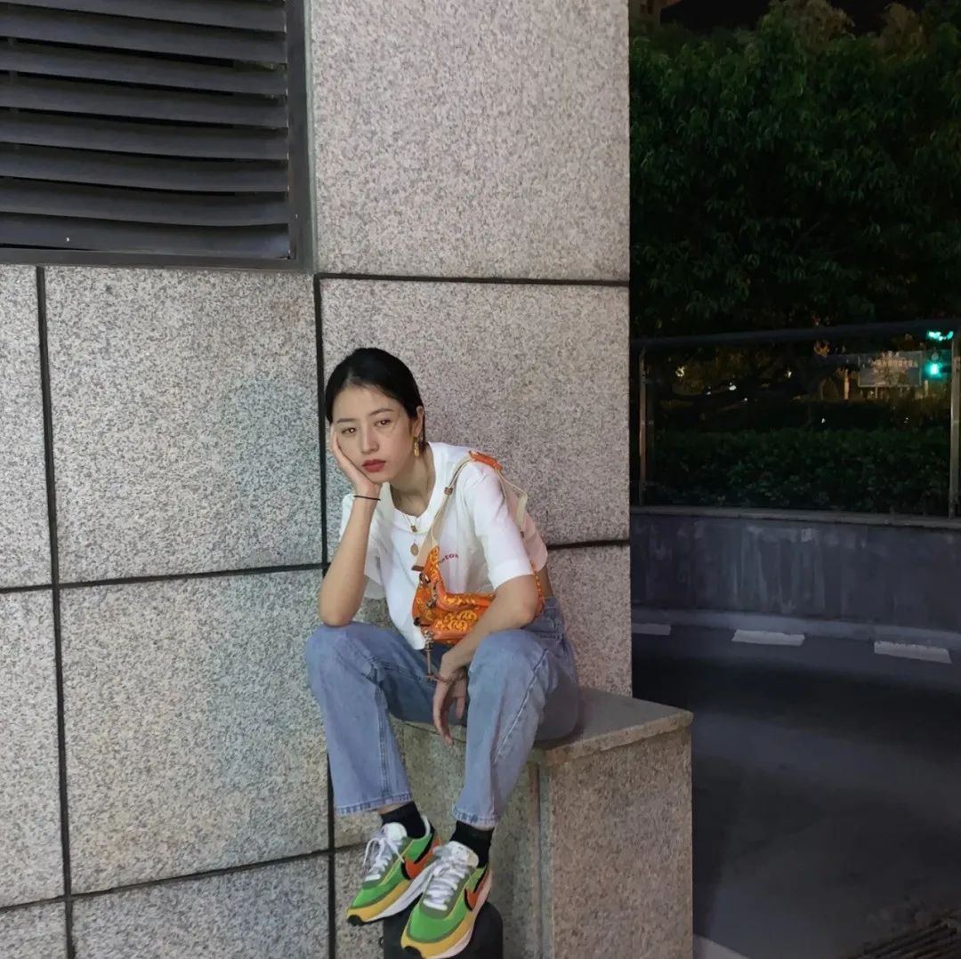 时髦精示范一件白t的100种穿法,一件白t多种穿法女显瘦