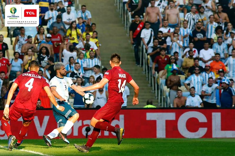 别老盯着各路球星，TCL把美洲杯足球赛的激情带到了机场