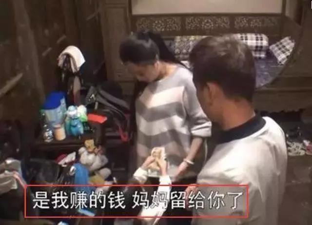 三岁男孩遭亲妈狠踢,3岁孩子被妈妈狠踢现场