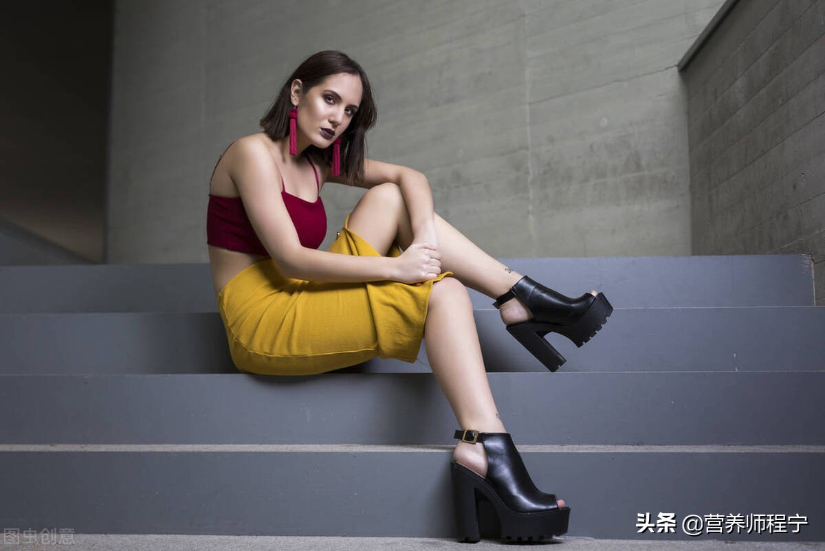 为什么高跟鞋穿着脚痛,高跟鞋为何让人又爱又恨