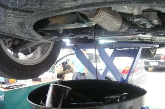 为什么4s保养维修工建议你换东西,做保养的时候发动机清洗有必要吗