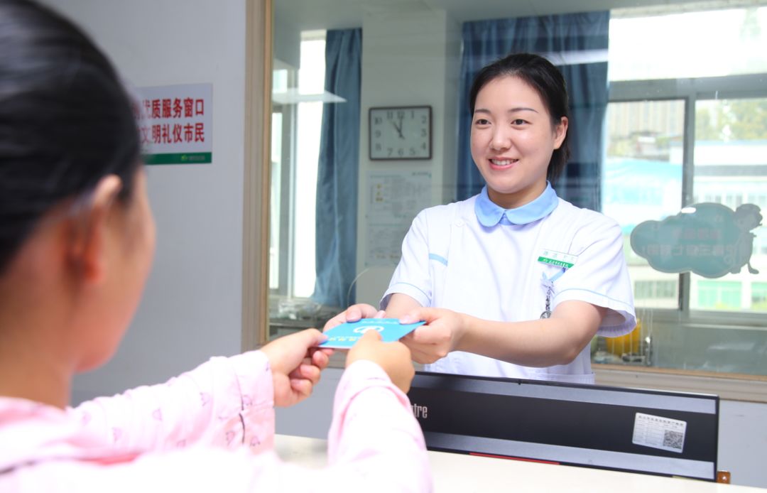 男生体验生孩子的痛,生孩子问一句疼不疼