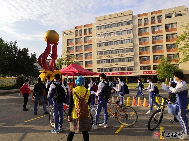 久违的“开学大片”奉上！春风十里，不如校园有你！