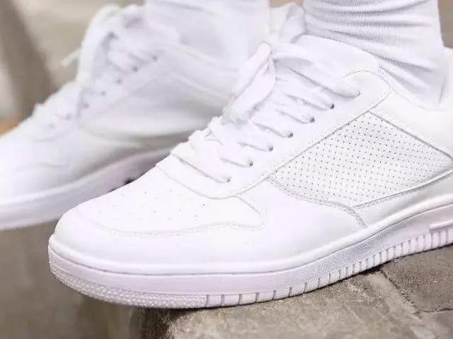 鞋子白边脏了怎么办,鞋子白边发黄怎么去掉小妙招