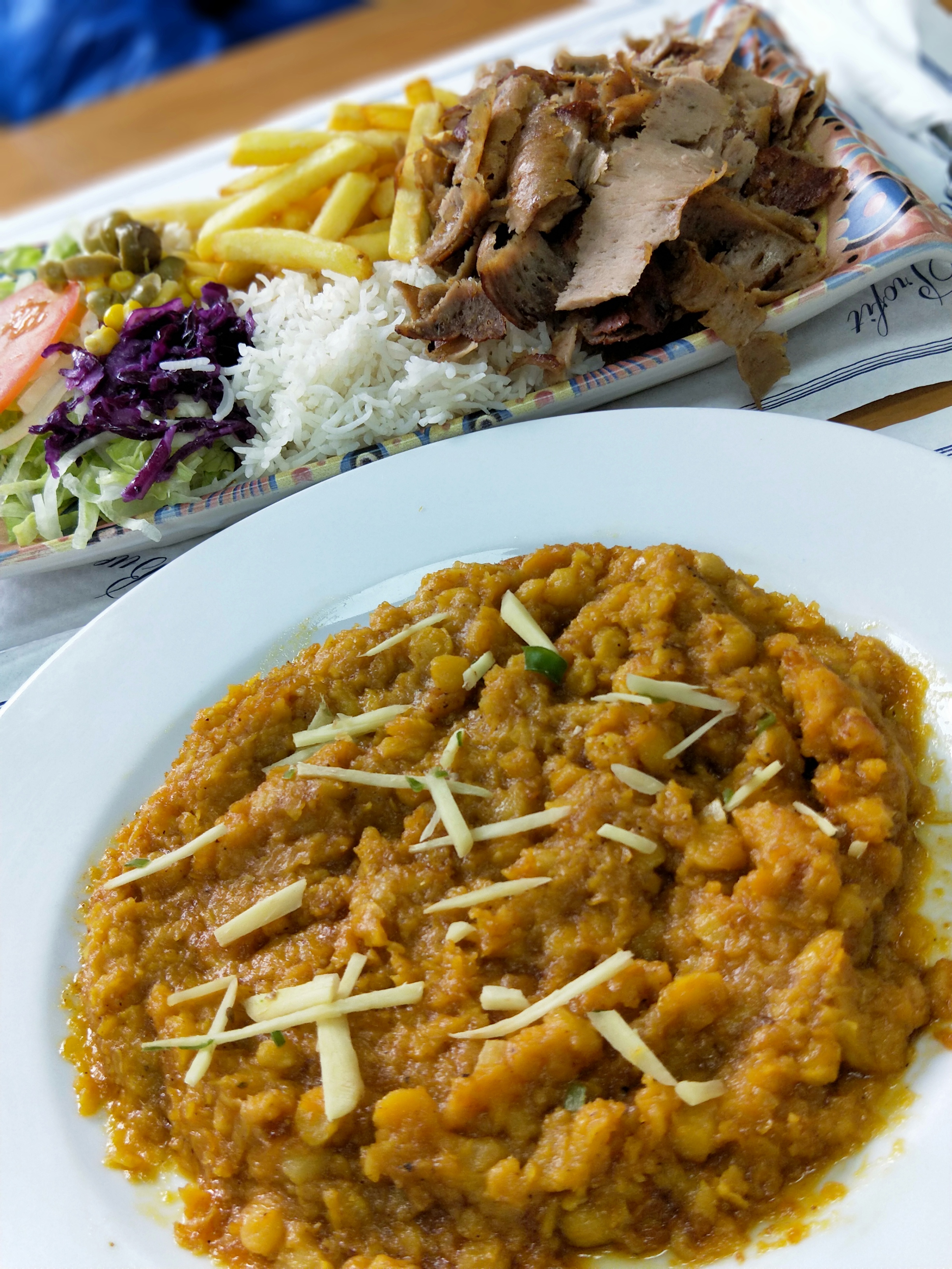 南欧自由行趣事糗事15：夜宿机场，遇到*威示***行游**，接受贴面礼