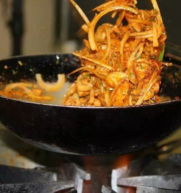 锅糊了炒菜油烟大吗,无油烟锅炒菜不好吃怎么办