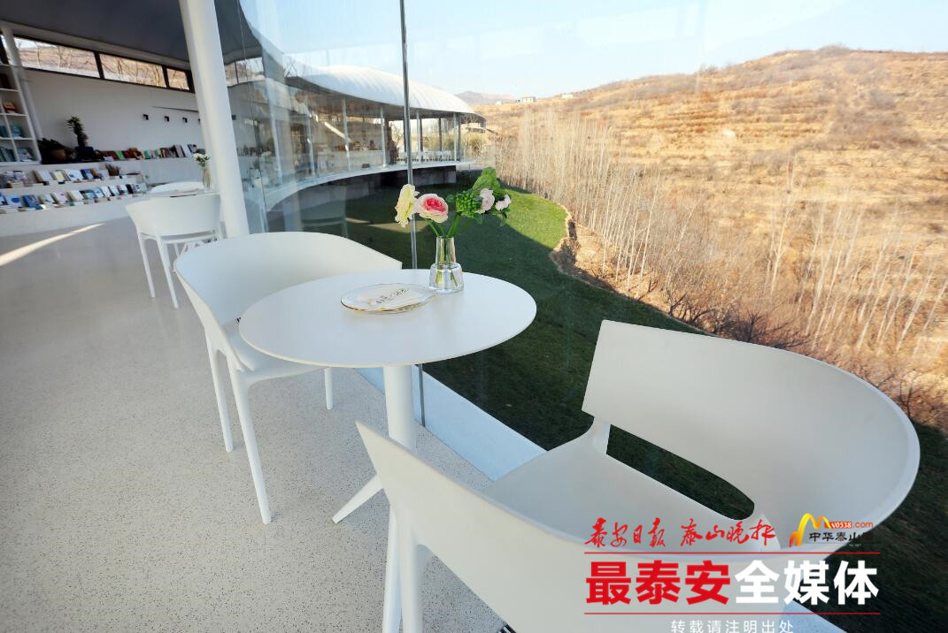 峰中有朵“故乡的云”云巅之上品书香