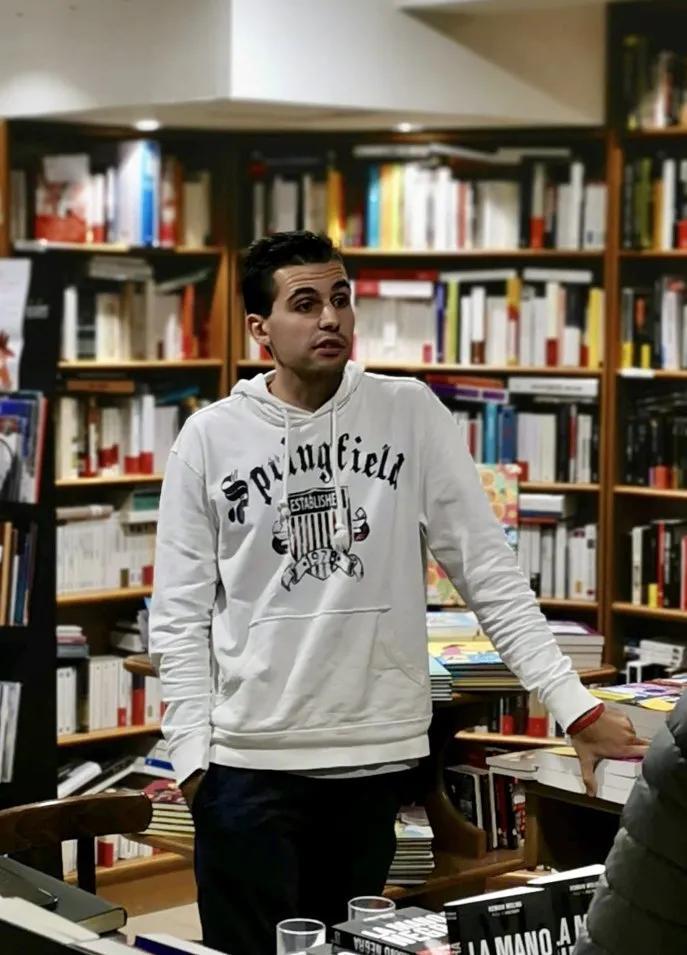 足坛丑闻爆料王一夜成名，他的“这些瓜”保熟吗？