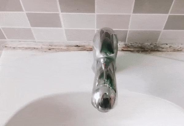 洗手台发霉，怎么办？老师傅教你一招，3秒统统清掉霉菌黑斑