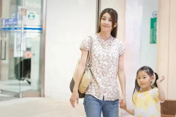 成年人之间的感情参杂着,各自忙乱互相牵挂下一句是什么