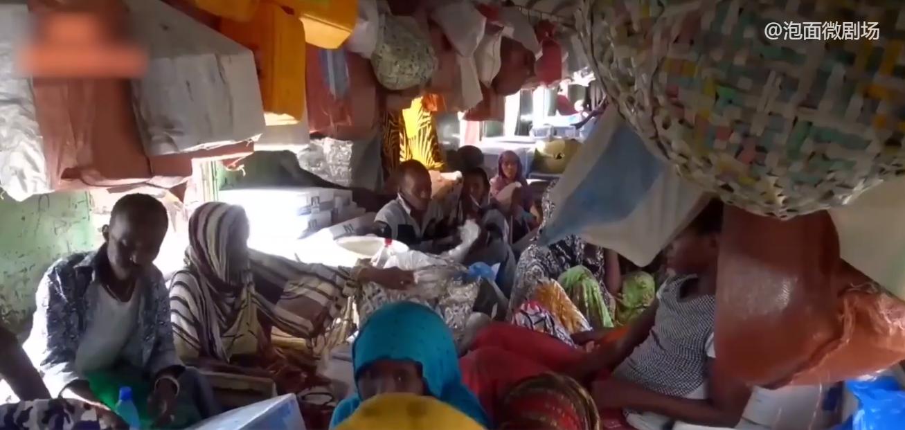 非洲的奇葩铁路：火车照明靠手电筒，不脱轨就是中大奖！纪录片