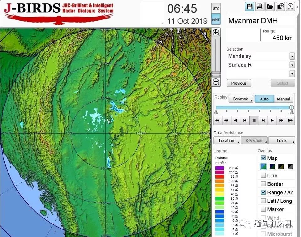 仰光雷雨，积水没过大腿，不少车子在水中“游”