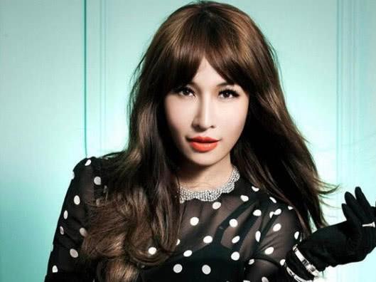 40岁的萧亚轩正式公布新恋情,萧亚轩最新微博公布恋情