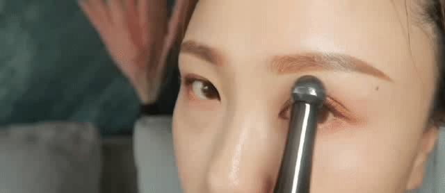 种睫毛的女生,女生种睫毛前后对比