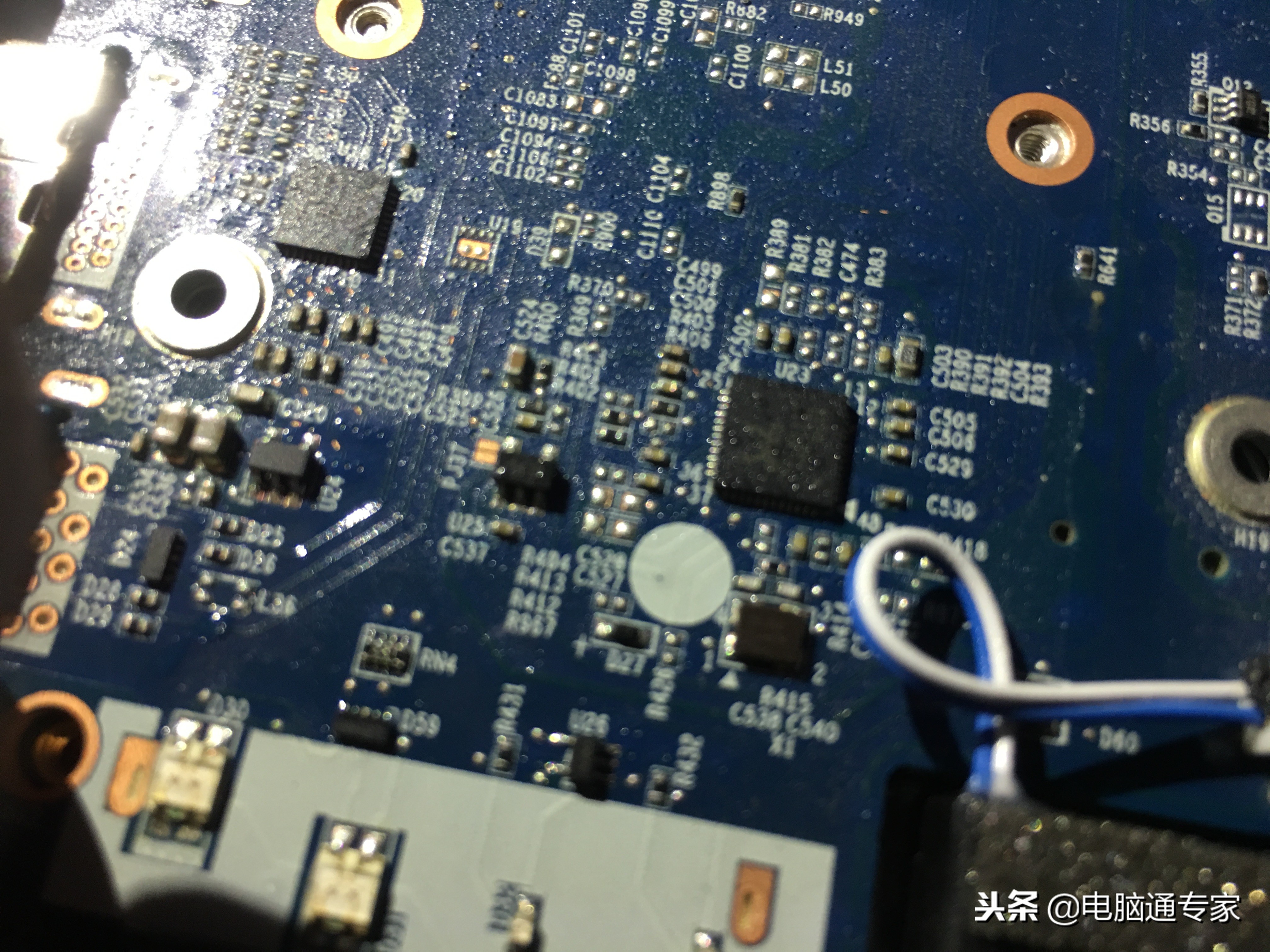 电脑进水后怎么修理,电脑进水了第二天开不了机怎么办