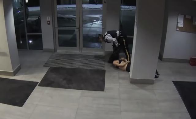 加拿大华人女生被女警凌虐,视频全程记录,官方:她已转行政岗