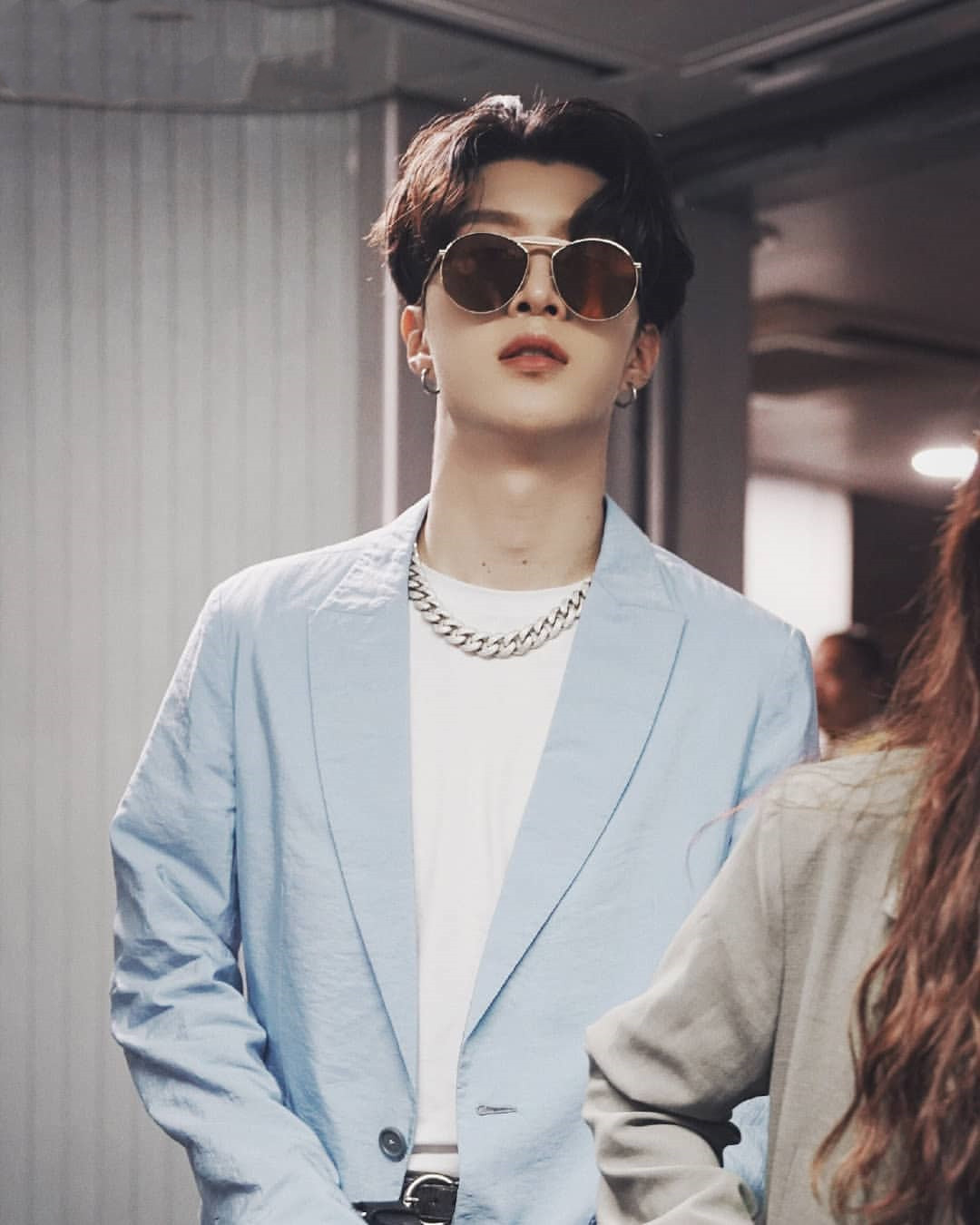 秋冬穿搭万花筒，王源的棒球衣，华晨宇正经穿衣服的样子见过没