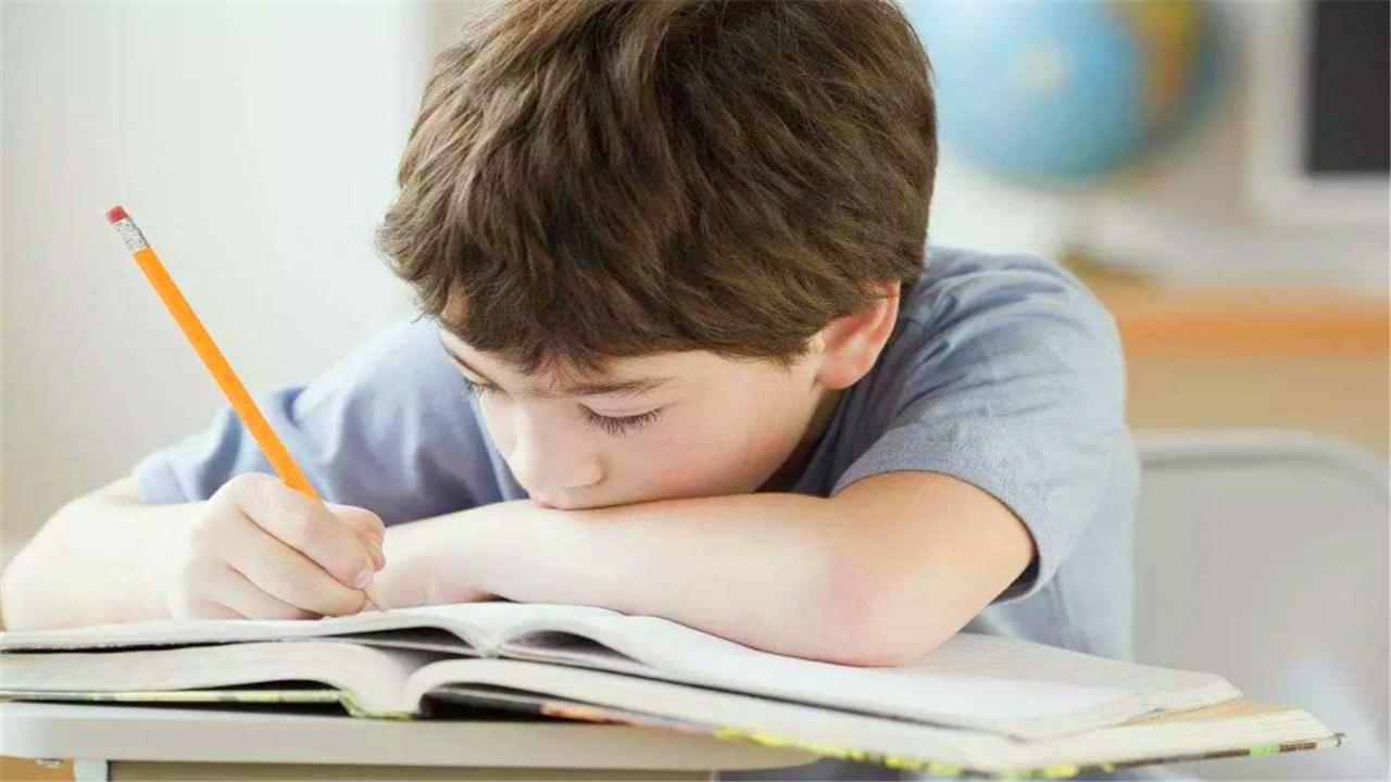 3岁背唐诗有什么好处,3岁多孩子背诗怎么教都不会