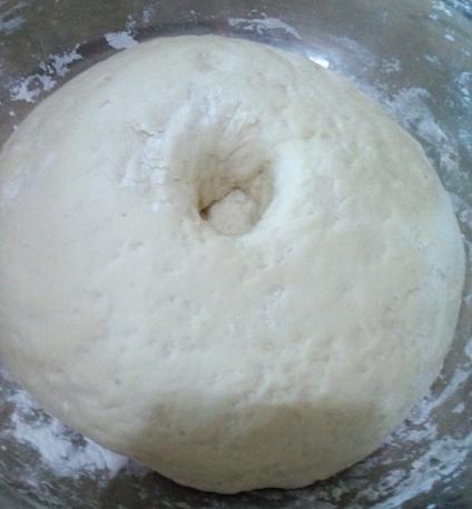 饺子皮用硬面还是软面,饺子皮用大的还是小的好