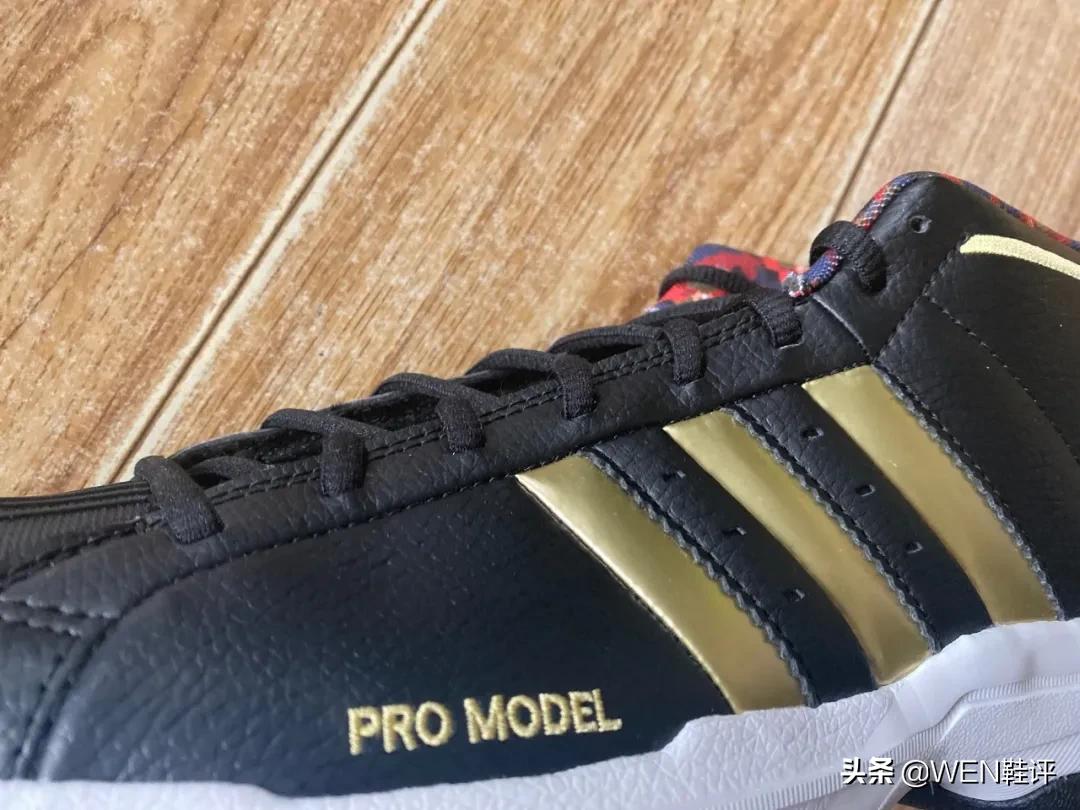 詹姆斯科比鸳鸯鞋,詹姆斯历年全明星上脚球鞋