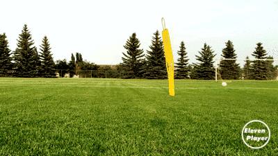 简单又实用的过人技巧足球,足球过人技巧空中摆动腿