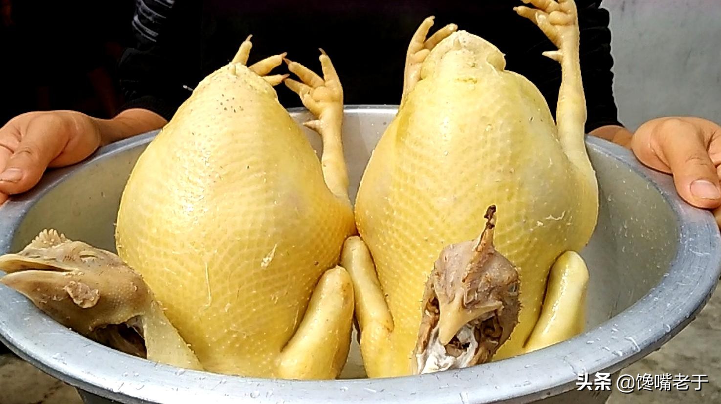 白切鸡骨头里有血是没熟吗,白切鸡骨头带血能吃吗