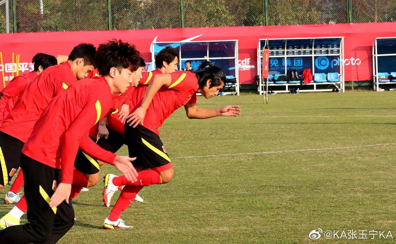 张玉宁攻破巴萨球门,张玉宁踢球到底有多厉害